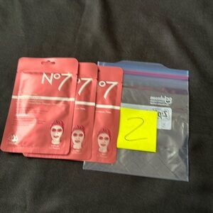 3 No7 Restore and Renew face mask